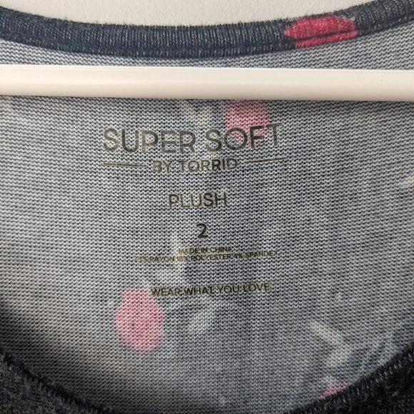 TORRID Roses Pattern Plus Size Dress Size 2x Super Soft Short Sleeve - Picture 4 of 10